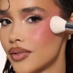 ⁦HUDA BEAUTY- فرشاة توزيع مكياج الخدود من هدى بيوتي⁩ - الصورة ⁦2⁩
