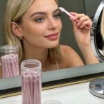 ⁦PINK FACE&EYEBROW RAZOR- ماكينة حلاقة الوجه والحواجب بمقبض طويل وشفرة أمان⁩ - الصورة ⁦2⁩