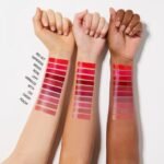 ⁦MAYBELLINE- 55 ROYAL مايبيلين سوبر ستاي فينيل إنك أحمر شفاه سائل طويل الثبات، درجة اللون “رويال”، ٤٫٢ مل⁩ - الصورة ⁦5⁩